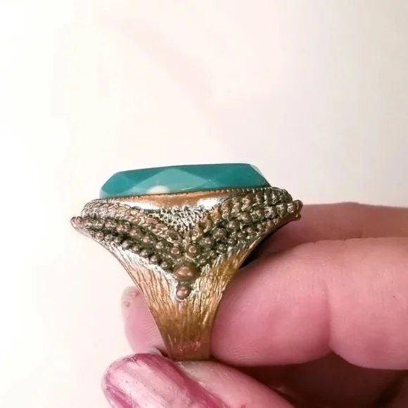Vintage Ring with Large Faux Stone - Picture 8 of 9